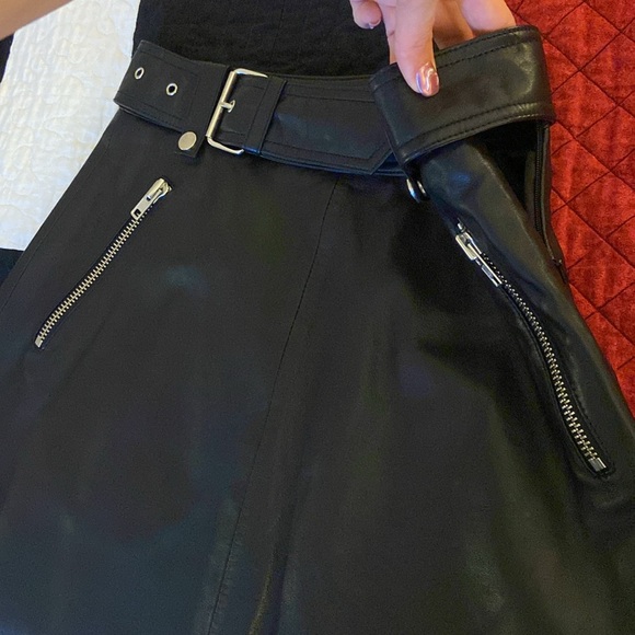 Notes du Nord Black Belted Leather Mini Skirt with side zipper - Picture 5 of 6